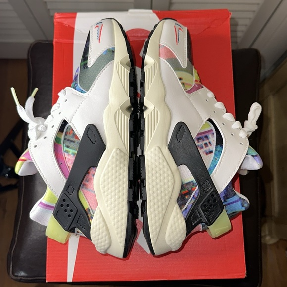 🥳HP🎉| WMNS Nike Air Huarache “Pixel Game”… - Picture 5 of 7
